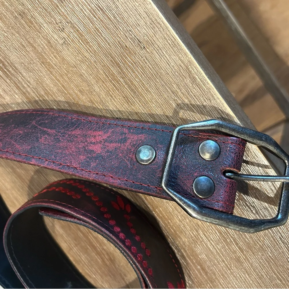 Bed Stu Cobbler Series MOHAWK Embroidered Leaf Leather Belt in red - Picture 5 of 8
